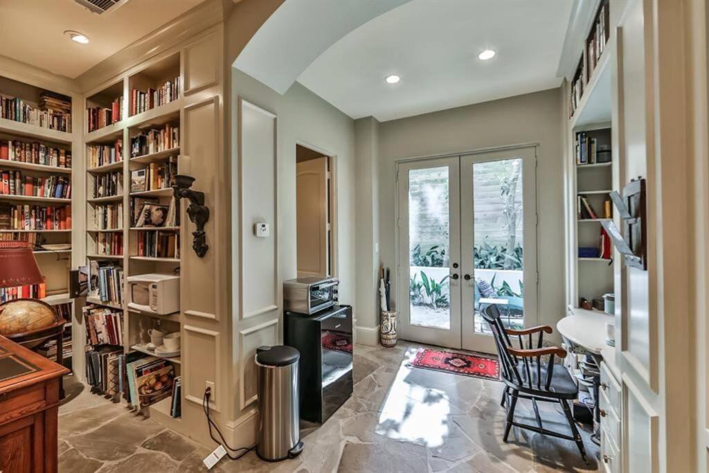 Artist'S Library With A Private Swimming Pool Apartment Houston Exterior foto