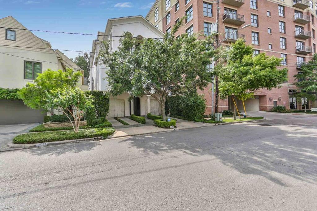 Artist'S Library With A Private Swimming Pool Apartment Houston Exterior foto